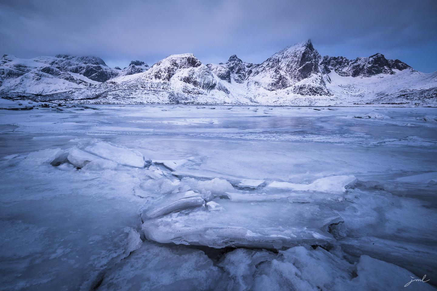 L’heure bleue sur la glace – Iles Lofoten